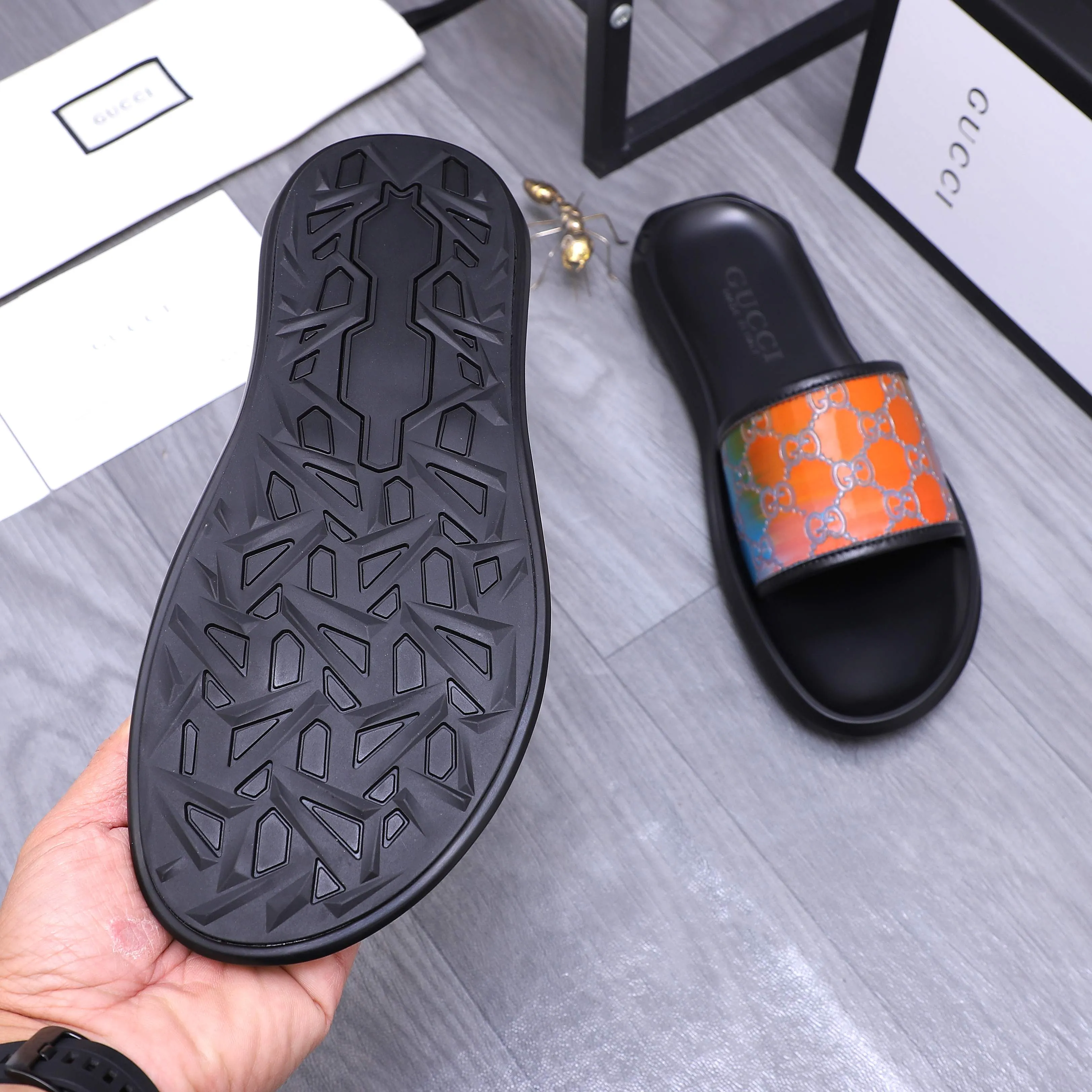 Men's shoes 💰280 Product trademark: GUCCI "Gucci" slippers Regular size: 38-44 (45.46 custom-made, non-returnable) Product materials: Selected embossed cowhide upper, instep imitation leather lining, original outsole